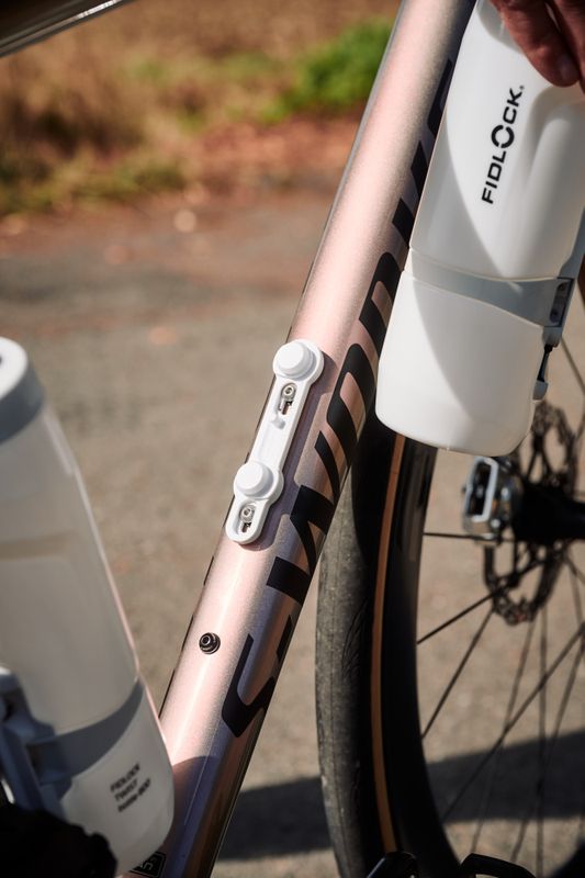 Fidlock TWIST Drikkeflaske 800ml + Sykkelbase POLAR WHITE EDITION