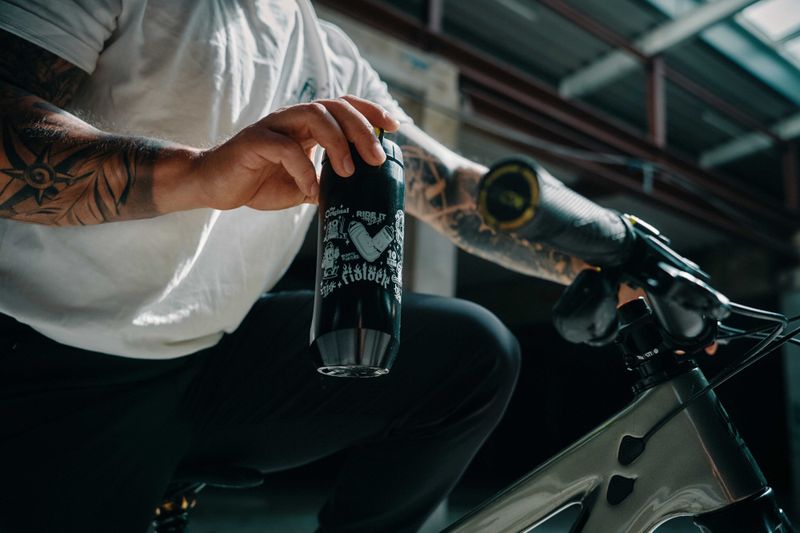 Fidlock TWIST Drikkeflaske 590ml + Sykkelbase 10 ÅRS JUBILEMUSFLASKE