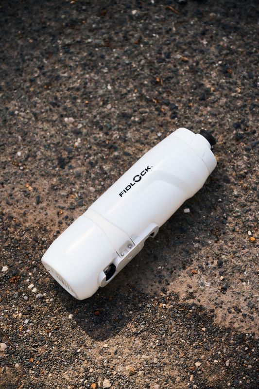 Fidlock TWIST Drikkeflaske 800ml + Sykkelbase POLAR WHITE EDITION